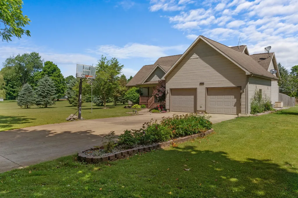 1016 Lukesport Road Quincy Township MI 49082