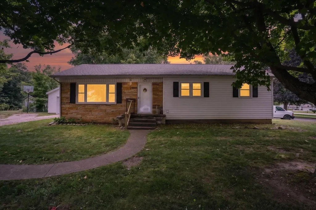 509 Fayette Street Jonesville City MI 49250