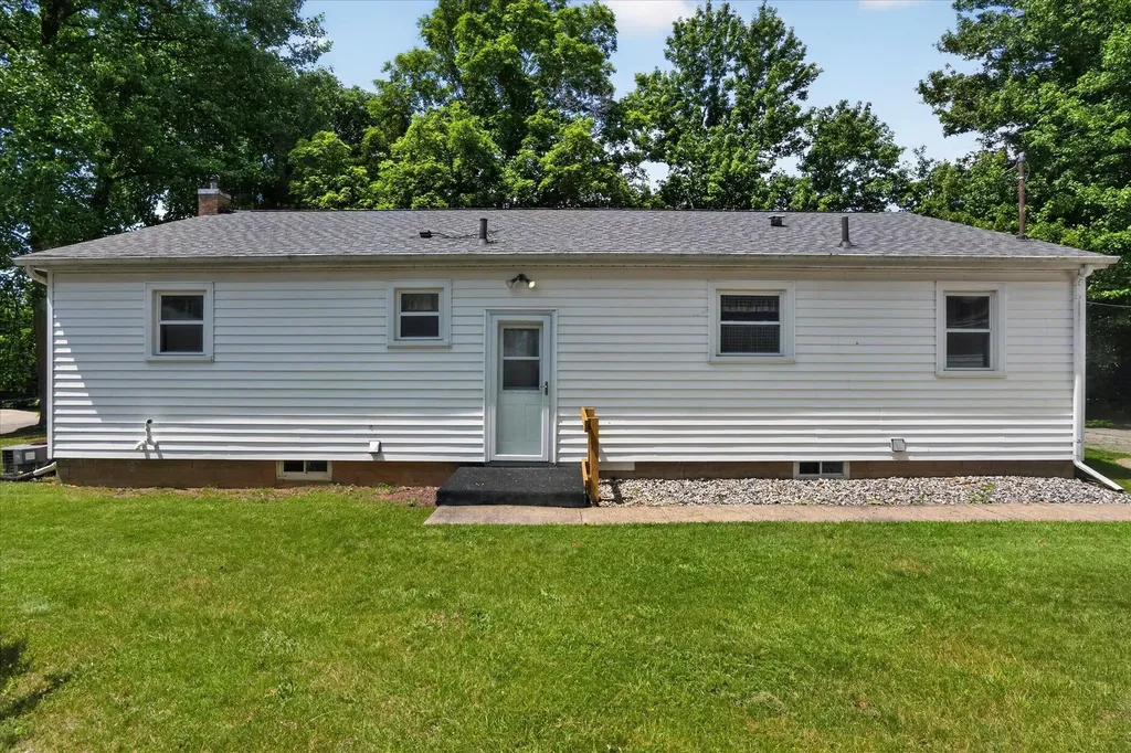 509 Fayette Street Jonesville City MI 49250