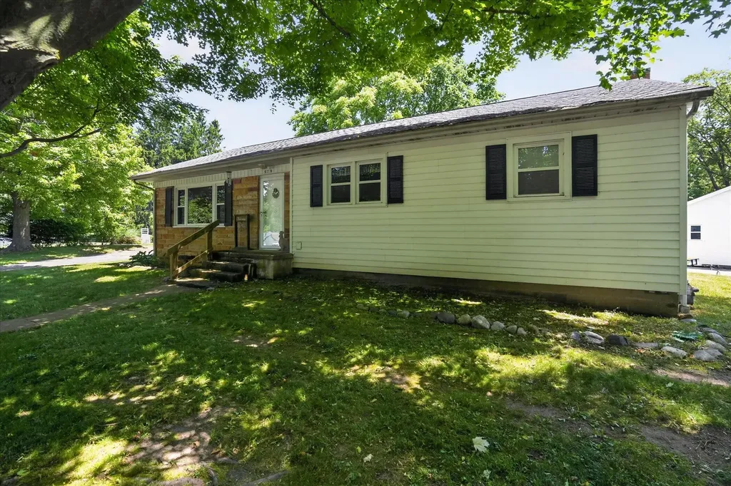 509 Fayette Street Jonesville City MI 49250