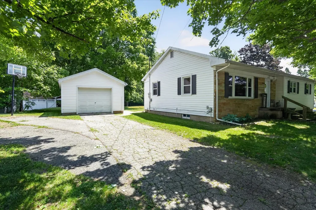 509 Fayette Street Jonesville City MI 49250