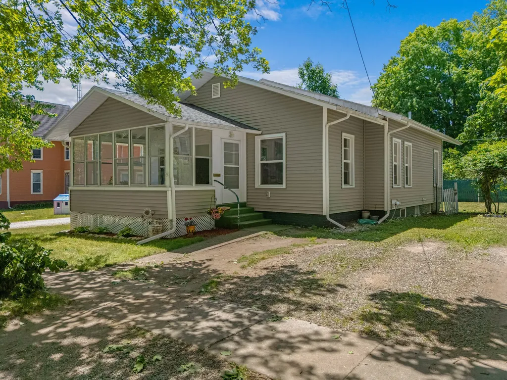 512 S Market Street Hudson City MI 49247