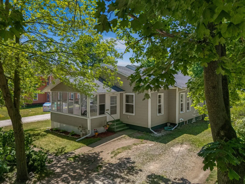 512 S Market Street Hudson City MI 49247