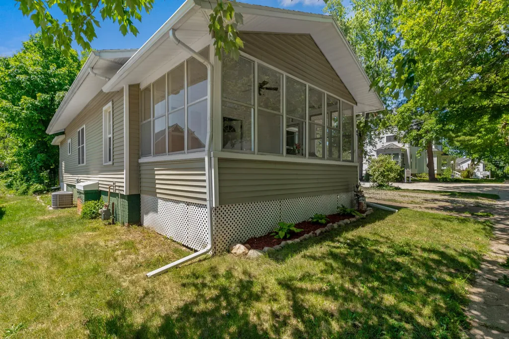 512 S Market Street Hudson City MI 49247