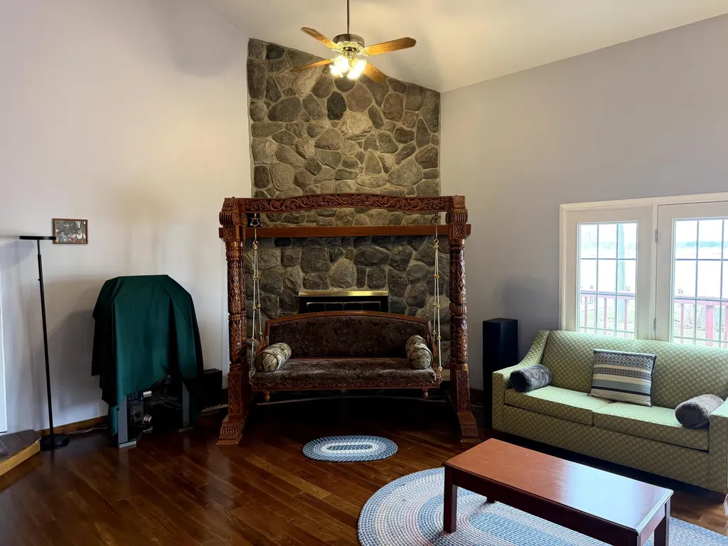2454 Oakwood Drive Jefferson Township MI 49242