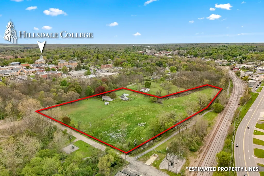 104 Mcclellan Street Hillsdale City MI 49242