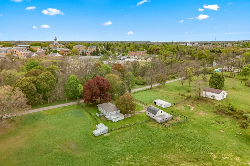 104 Mcclellan Street Hillsdale City MI 49242