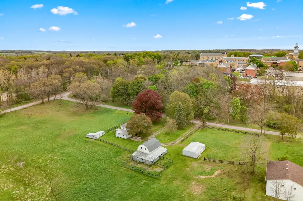 104 Mcclellan Street Hillsdale City MI 49242