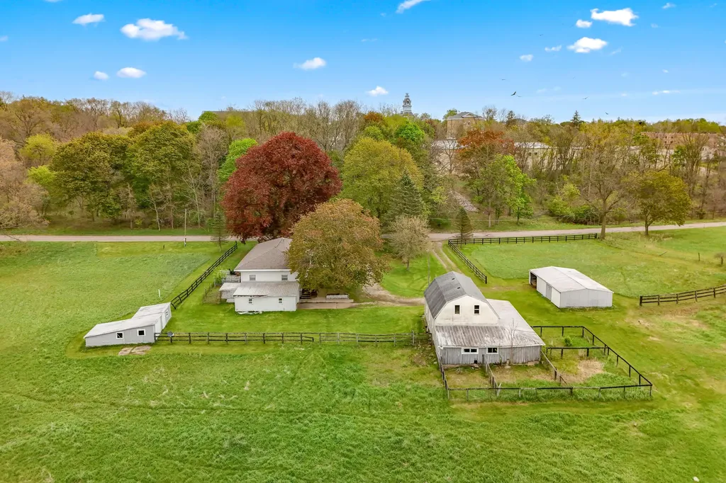 104 Mcclellan Street Hillsdale City MI 49242