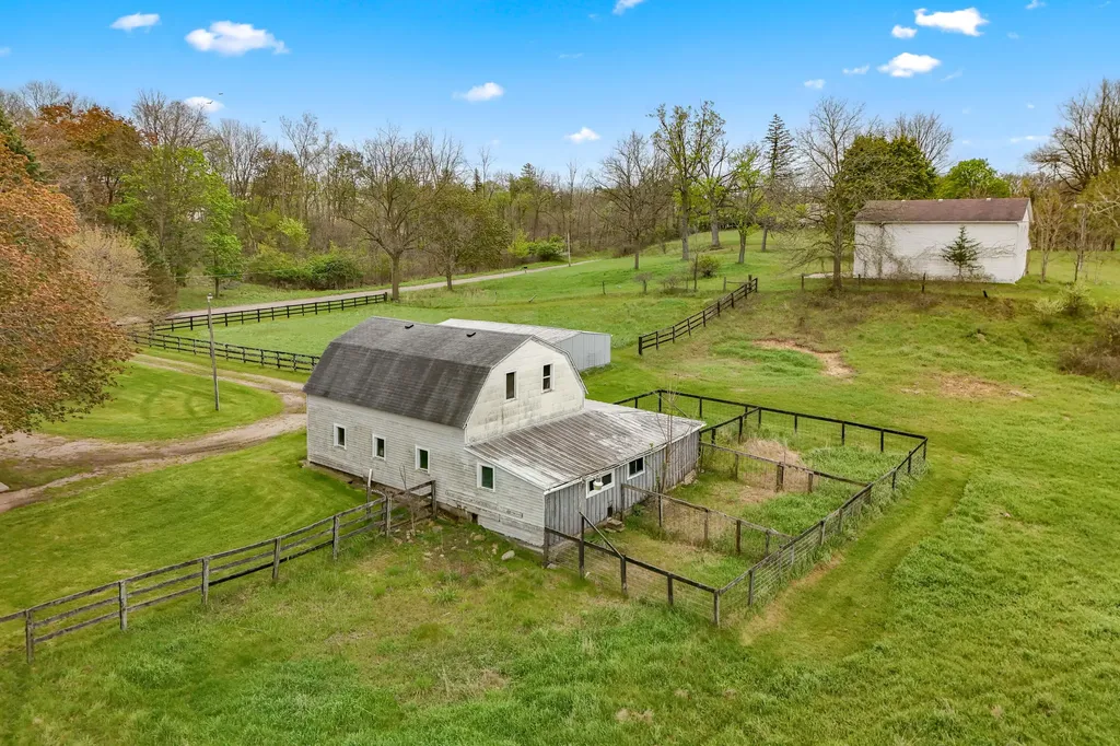 104 Mcclellan Street Hillsdale City MI 49242