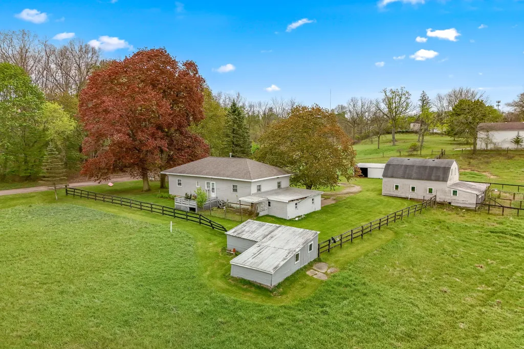 104 Mcclellan Street Hillsdale City MI 49242