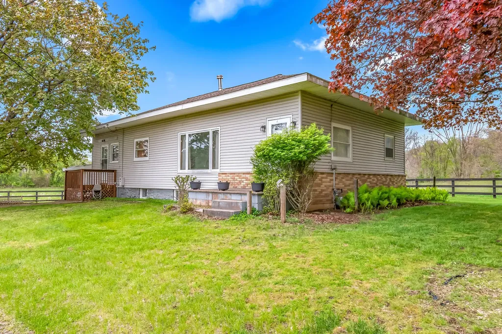 104 Mcclellan Street Hillsdale City MI 49242