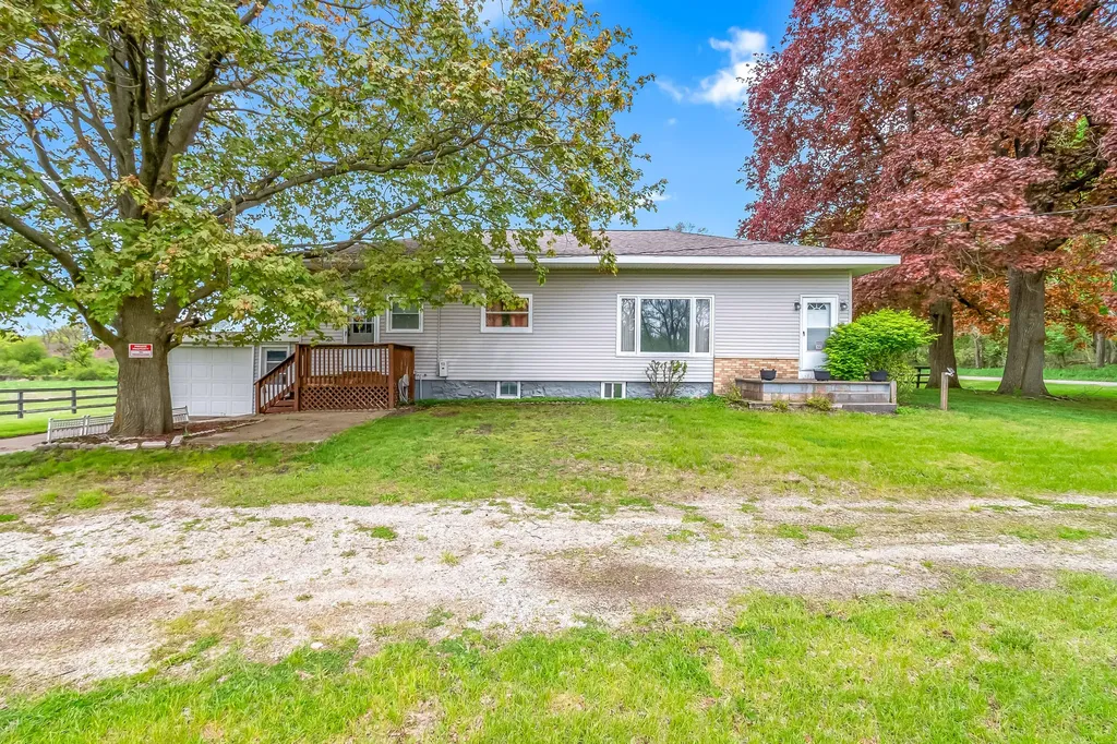 104 Mcclellan Street Hillsdale City MI 49242
