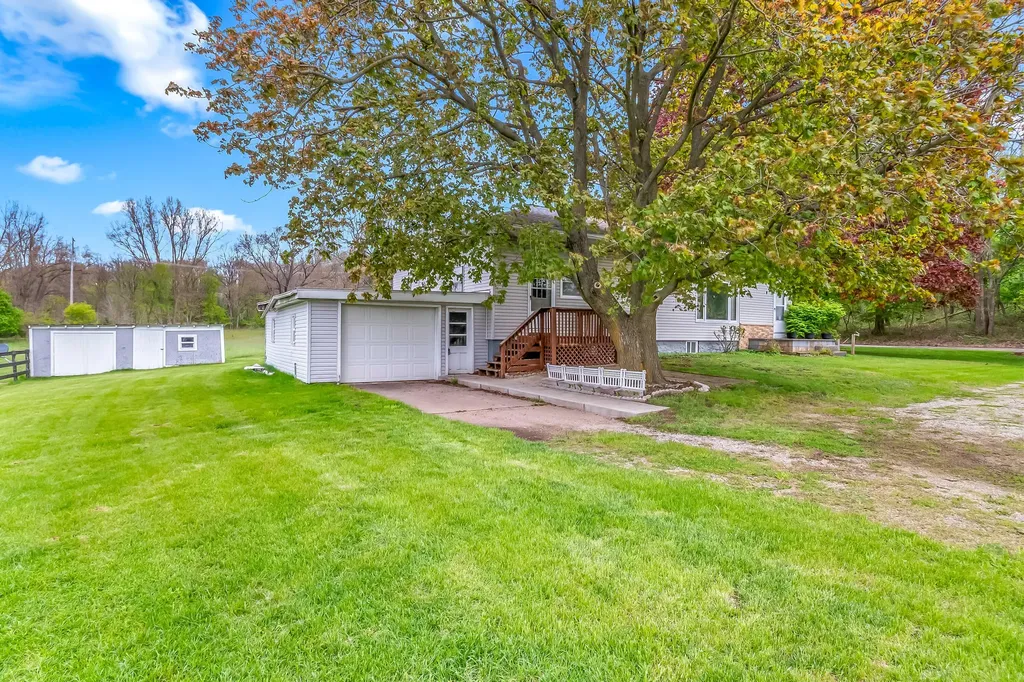 104 Mcclellan Street Hillsdale City MI 49242