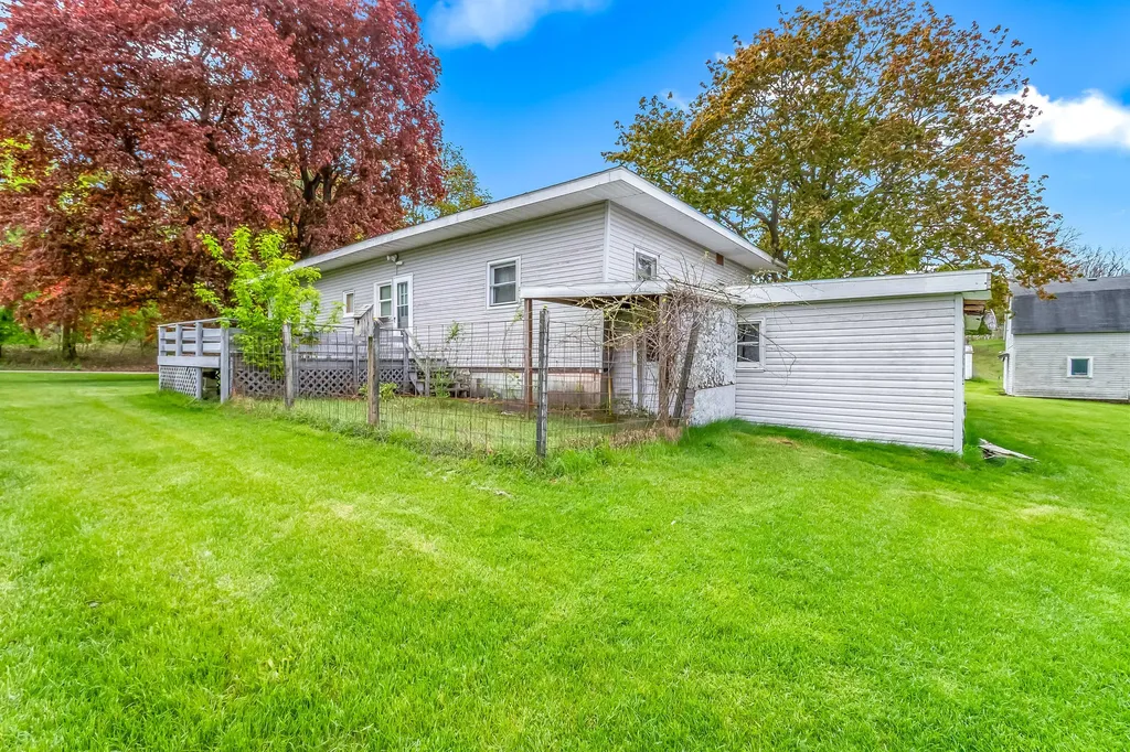 104 Mcclellan Street Hillsdale City MI 49242