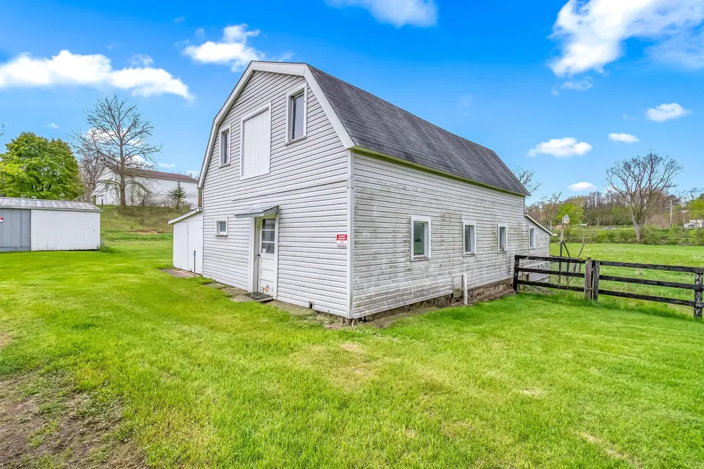 104 Mcclellan Street Hillsdale City MI 49242