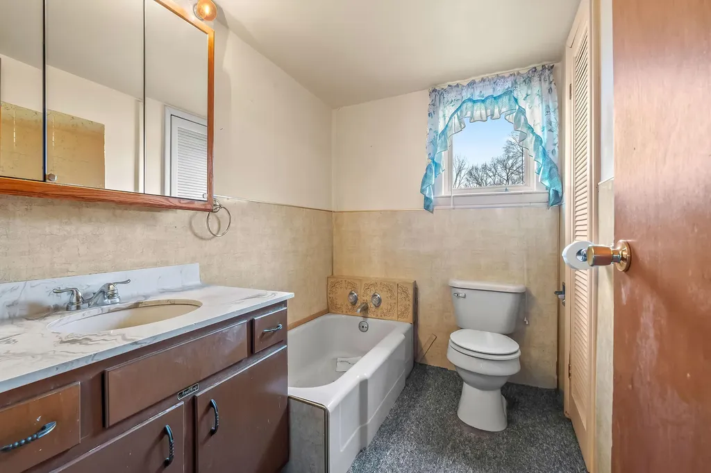 104 Mcclellan Street Hillsdale City MI 49242