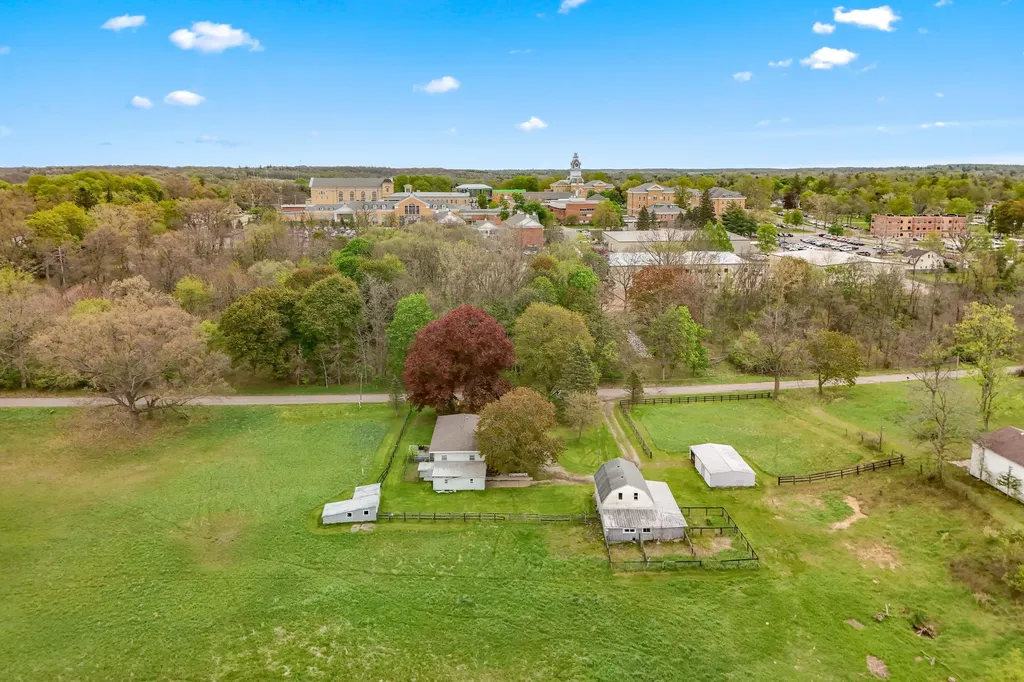 104 Mcclellan Street Hillsdale City MI 49242