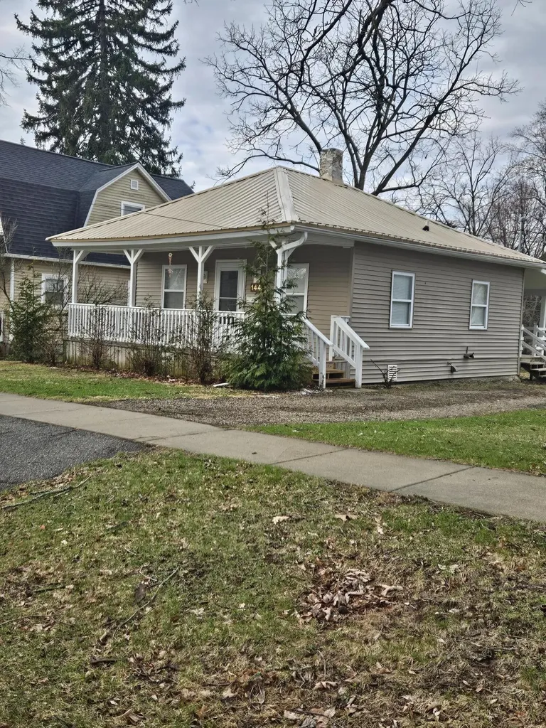 144 S Manning Street Hillsdale City MI 49242