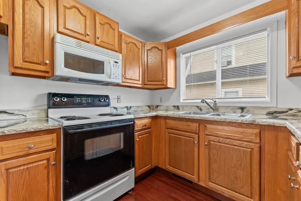 144 S Manning Street Hillsdale City MI 49242