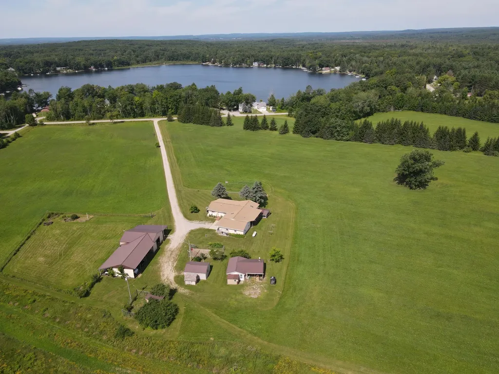 2812 Shoreline Drive Hill Township MI 48635