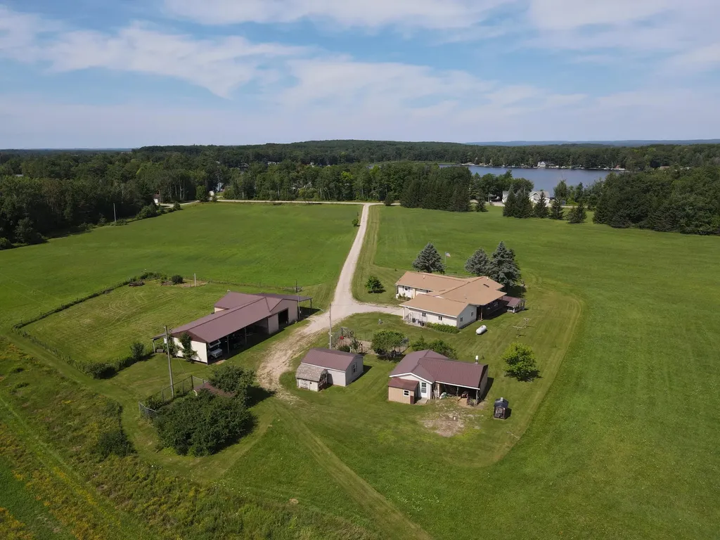 2812 Shoreline Drive Hill Township MI 48635