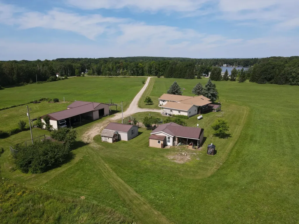 2812 Shoreline Drive Hill Township MI 48635