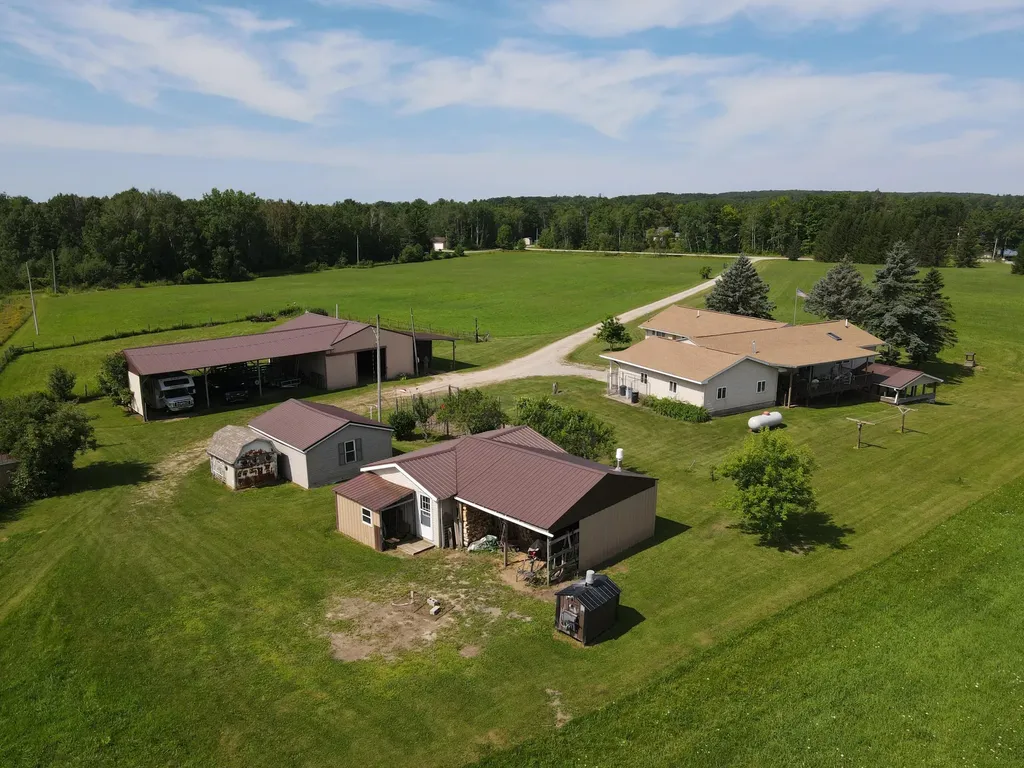 2812 Shoreline Drive Hill Township MI 48635