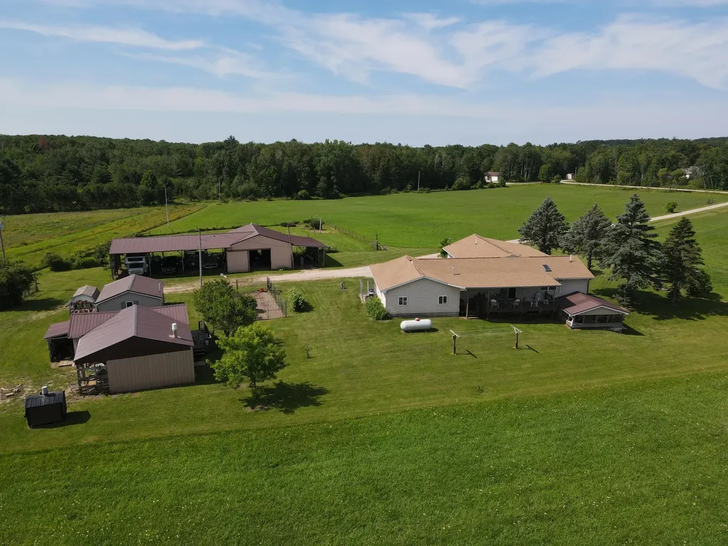 2812 Shoreline Drive Hill Township MI 48635