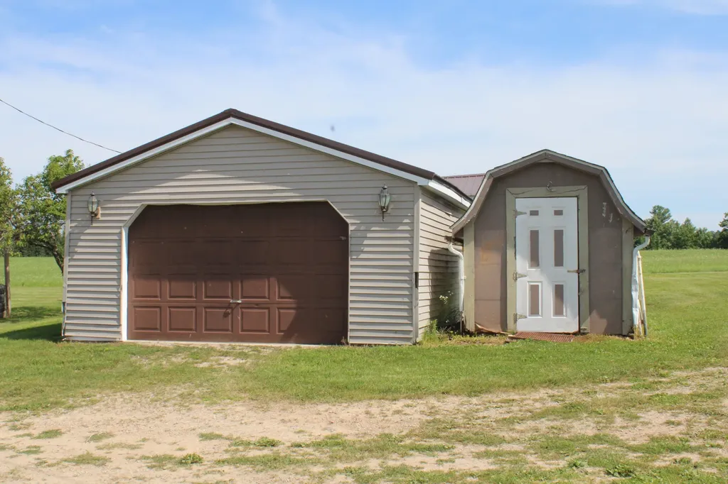 2812 Shoreline Drive Hill Township MI 48635