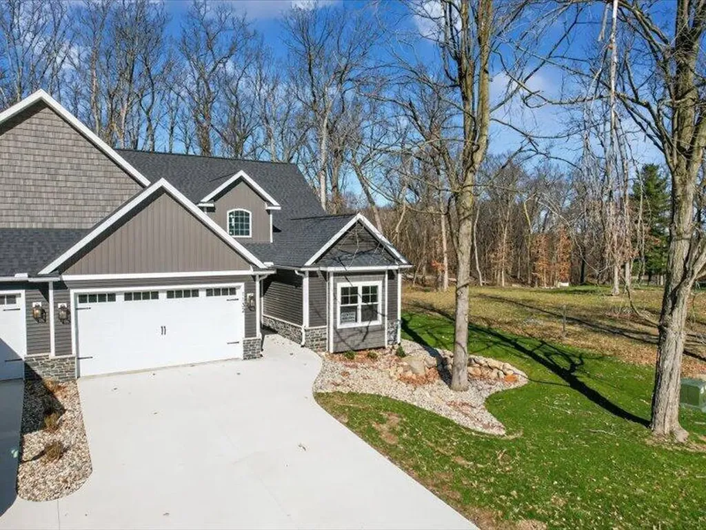 1132 Lochaven Circle Hillsdale Township MI 49242