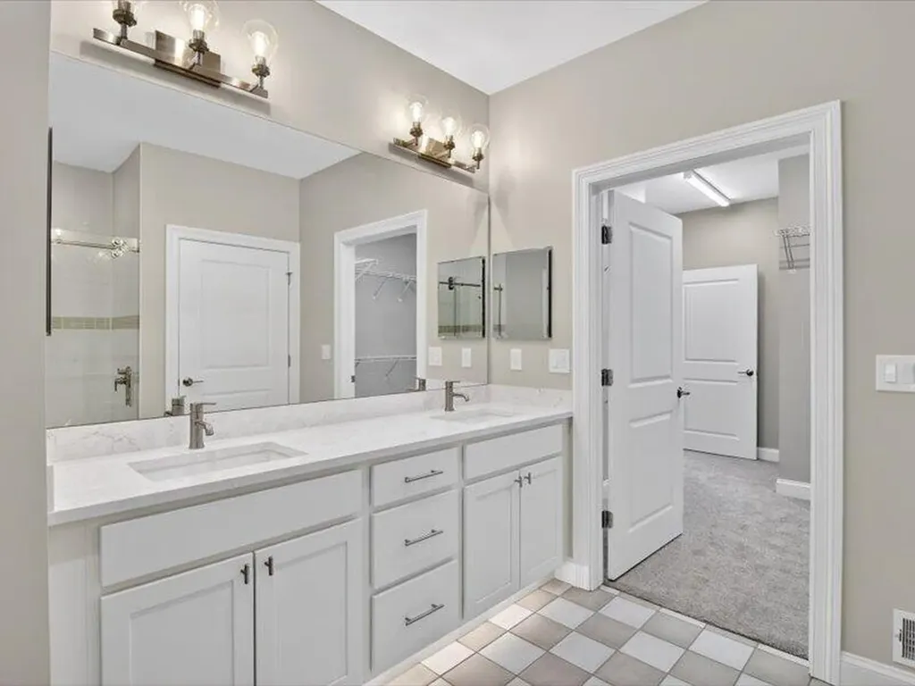 1132 Lochaven Circle Hillsdale Township MI 49242