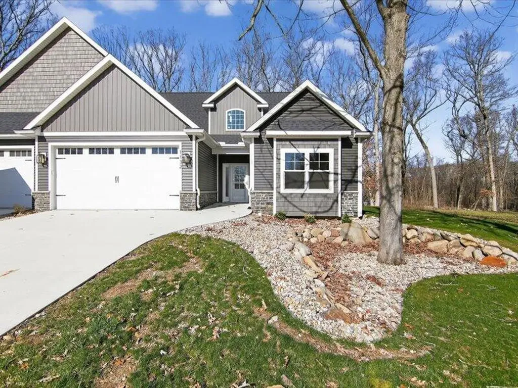 1132 Lochaven Circle Hillsdale Township MI 49242