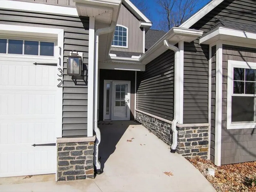 1132 Lochaven Circle Hillsdale Township MI 49242