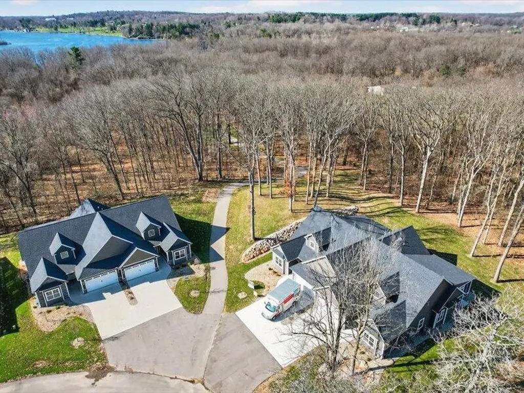 1132 Lochaven Circle Hillsdale Township MI 49242