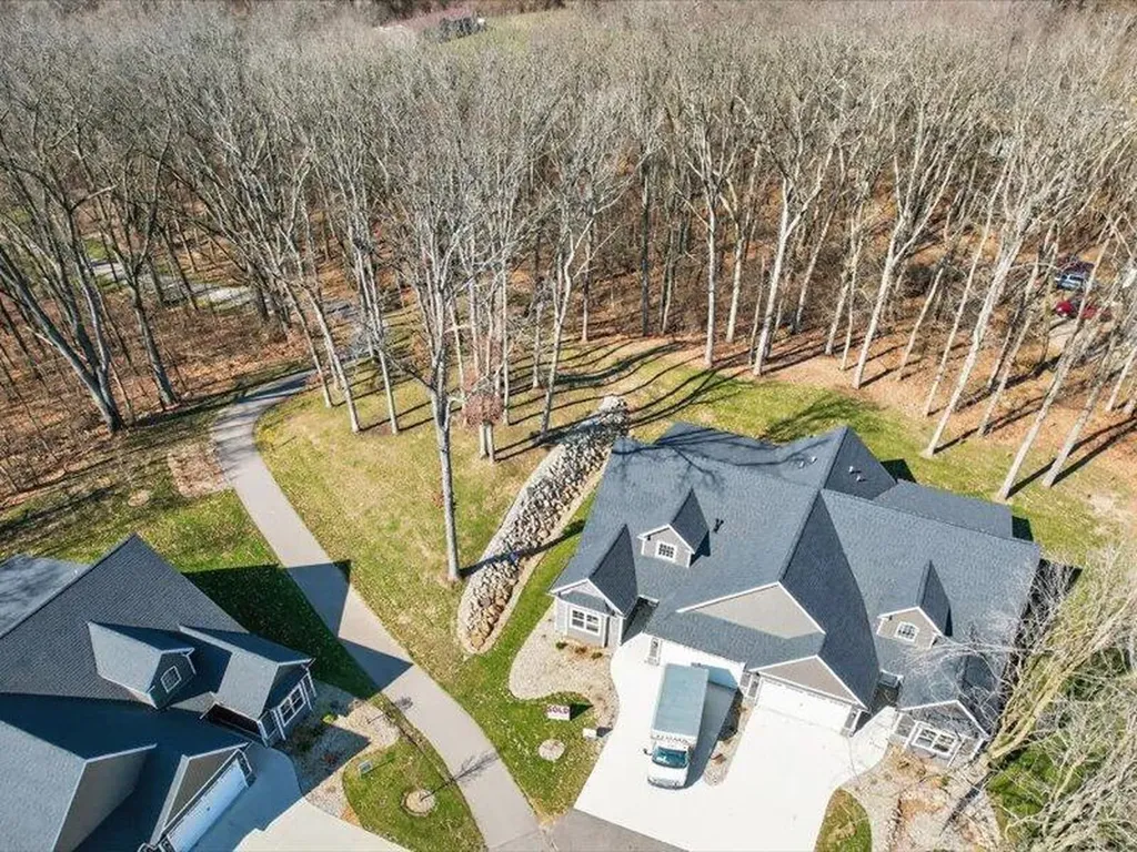 1132 Lochaven Circle Hillsdale Township MI 49242