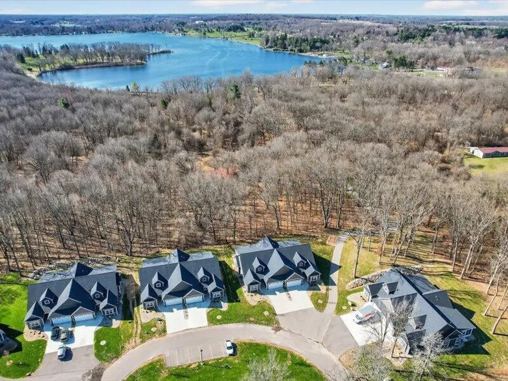 1132 Lochaven Circle Hillsdale Township MI 49242