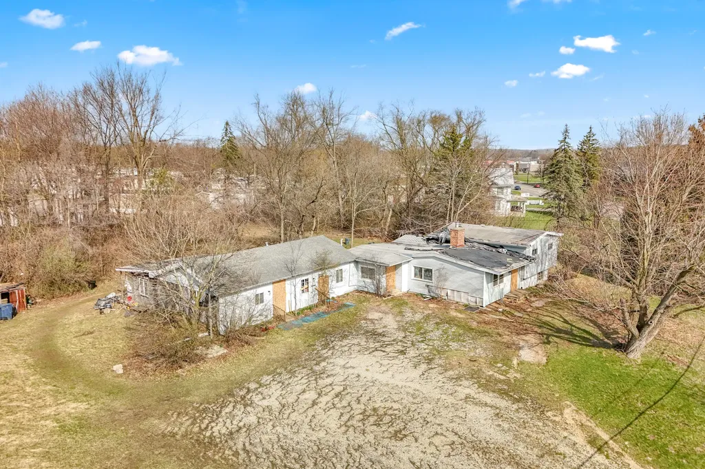 2806 W Carleton Road Hillsdale City MI 49242