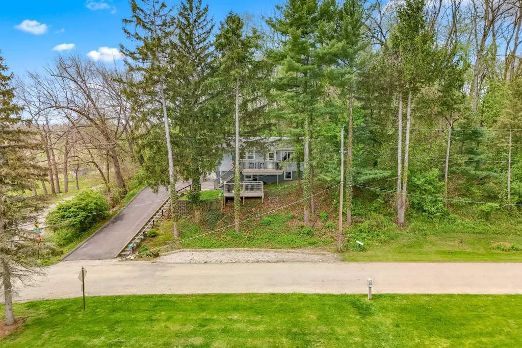 1050 Earlyn Drive Hillsdale Township MI 49242