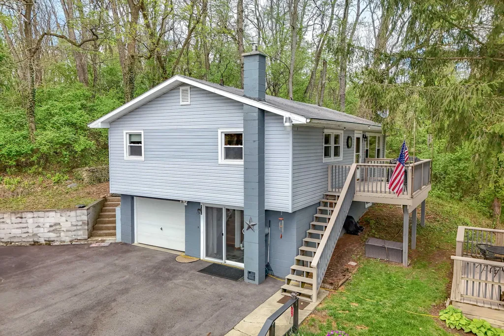 1050 Earlyn Drive Hillsdale Township MI 49242