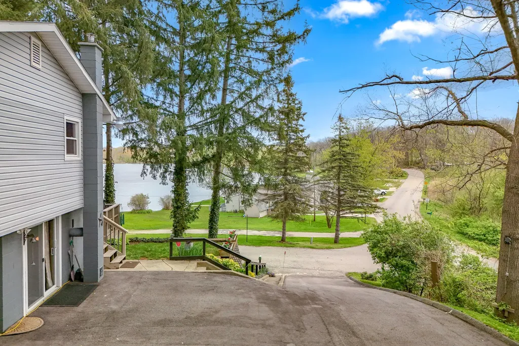1050 Earlyn Drive Hillsdale Township MI 49242
