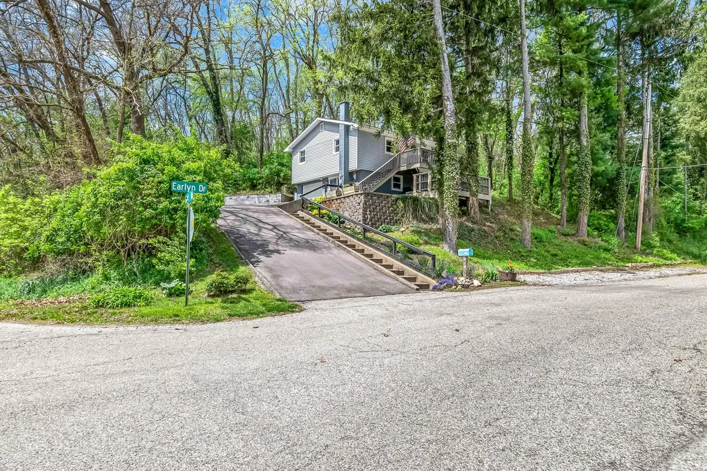1050 Earlyn Drive Hillsdale Township MI 49242
