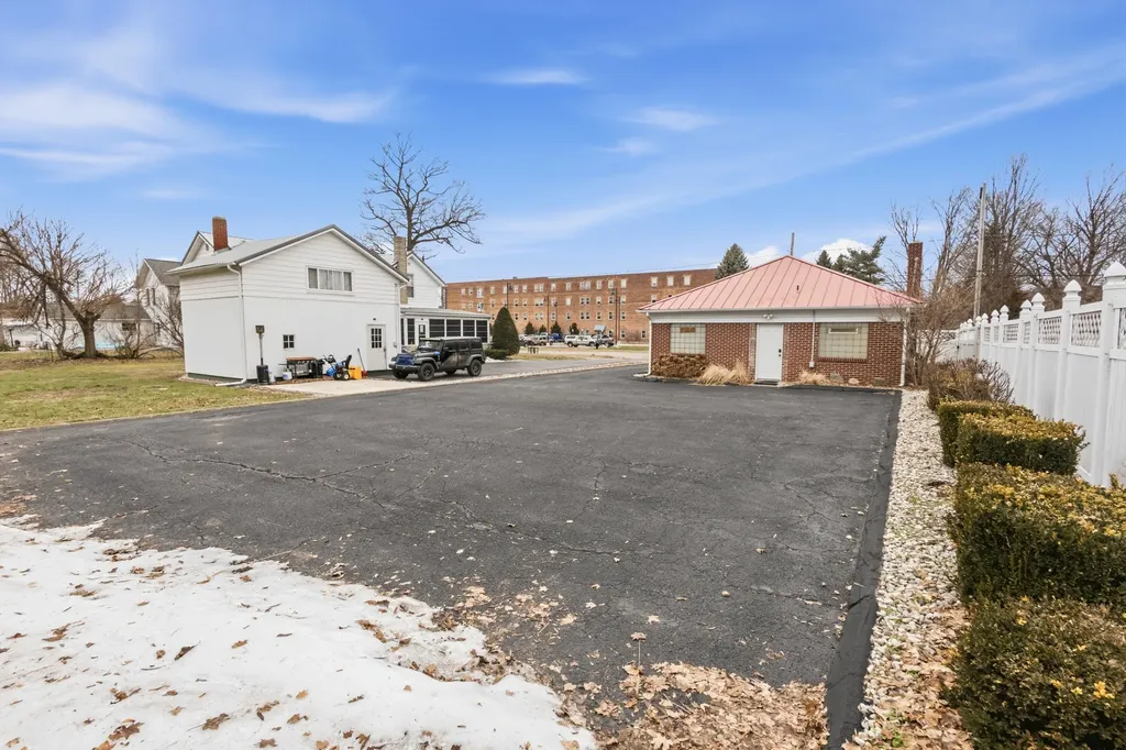 214 South Street Jonesville City MI 49250