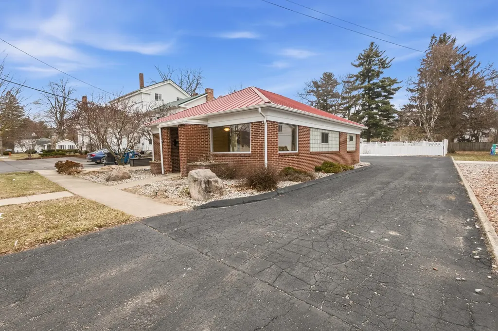 214 South Street Jonesville City MI 49250