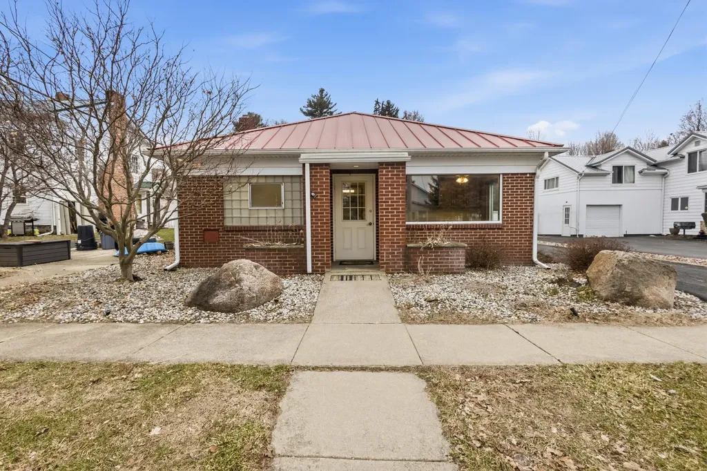 214 South Street Jonesville City MI 49250