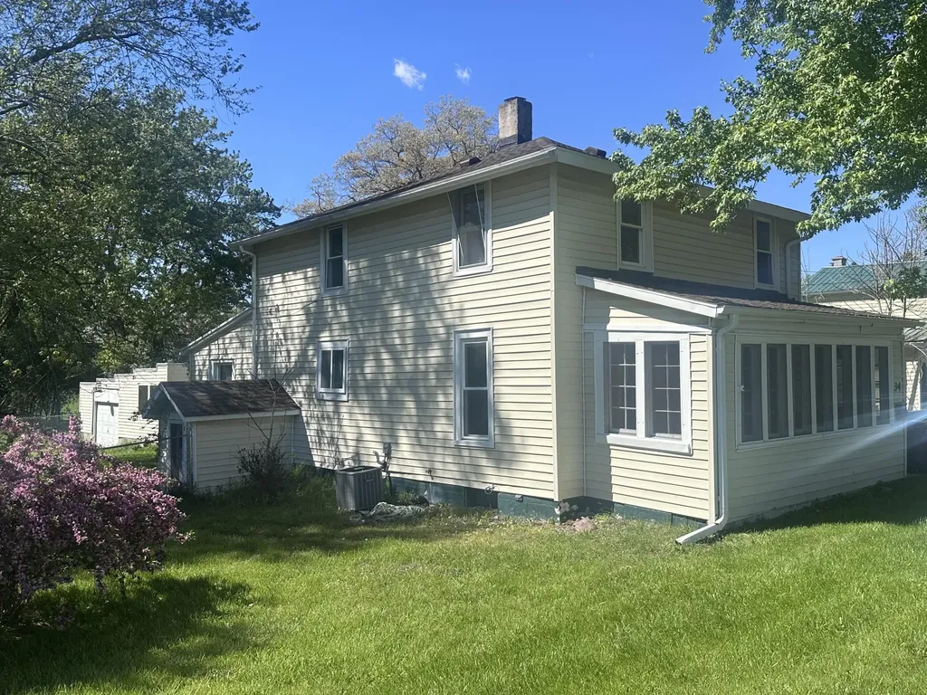 34 Oak Street Hillsdale City MI 49242