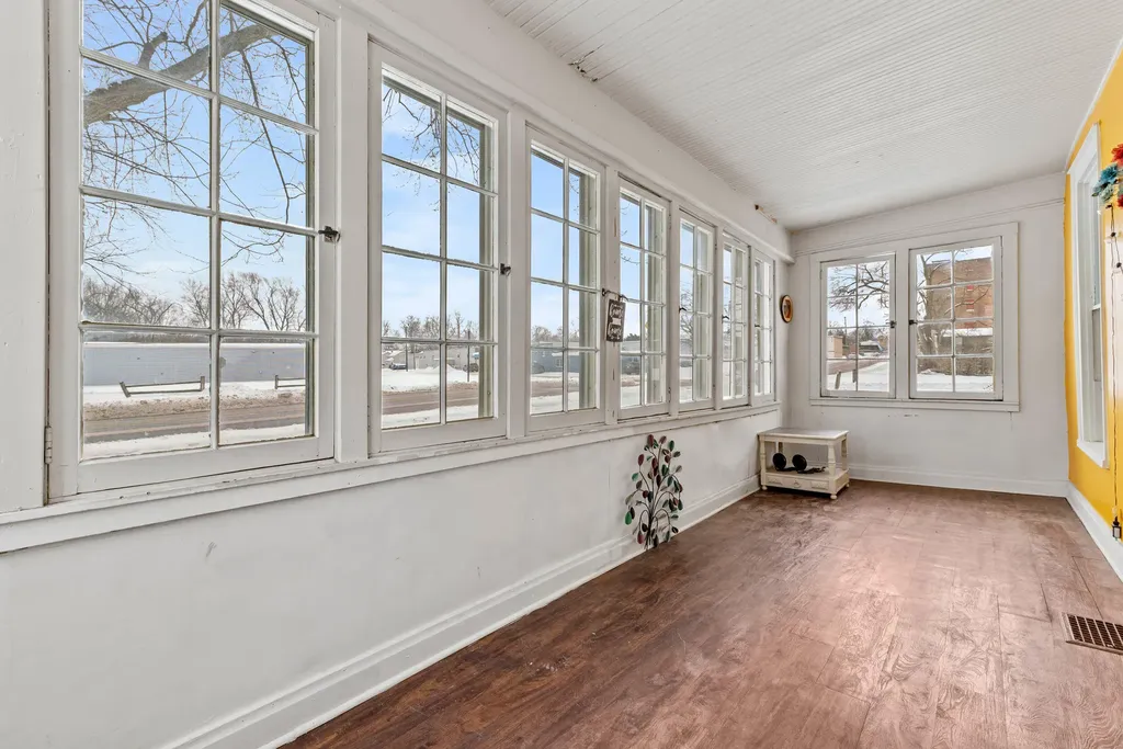 34 Oak Street Hillsdale City MI 49242