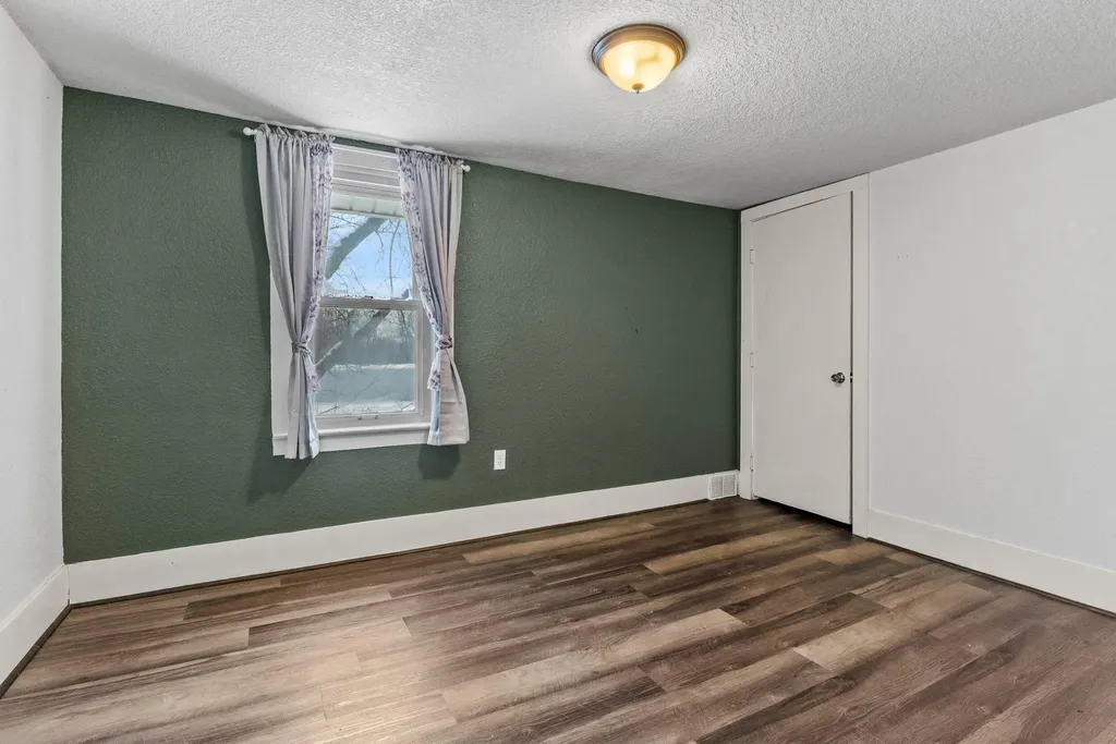 34 Oak Street Hillsdale City MI 49242