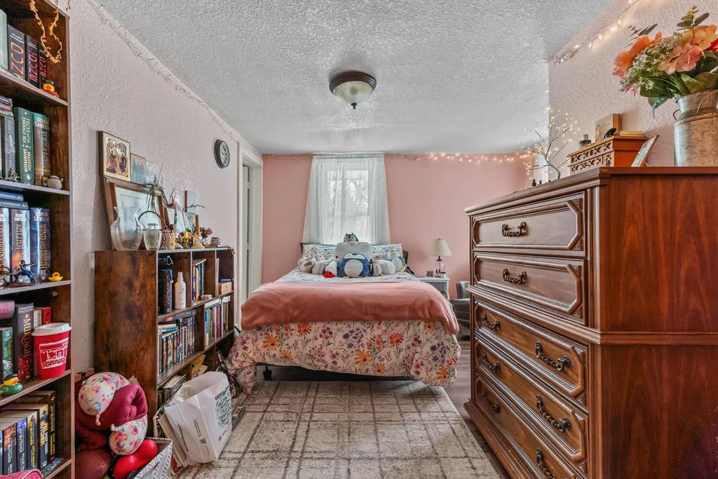 34 Oak Street Hillsdale City MI 49242