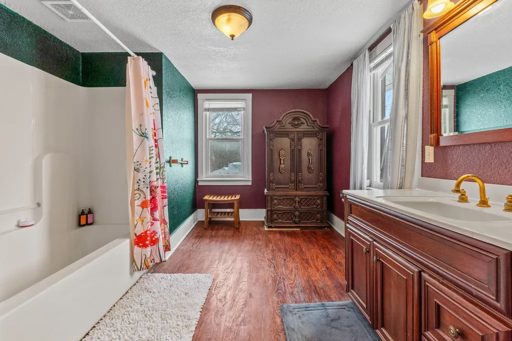 34 Oak Street Hillsdale City MI 49242